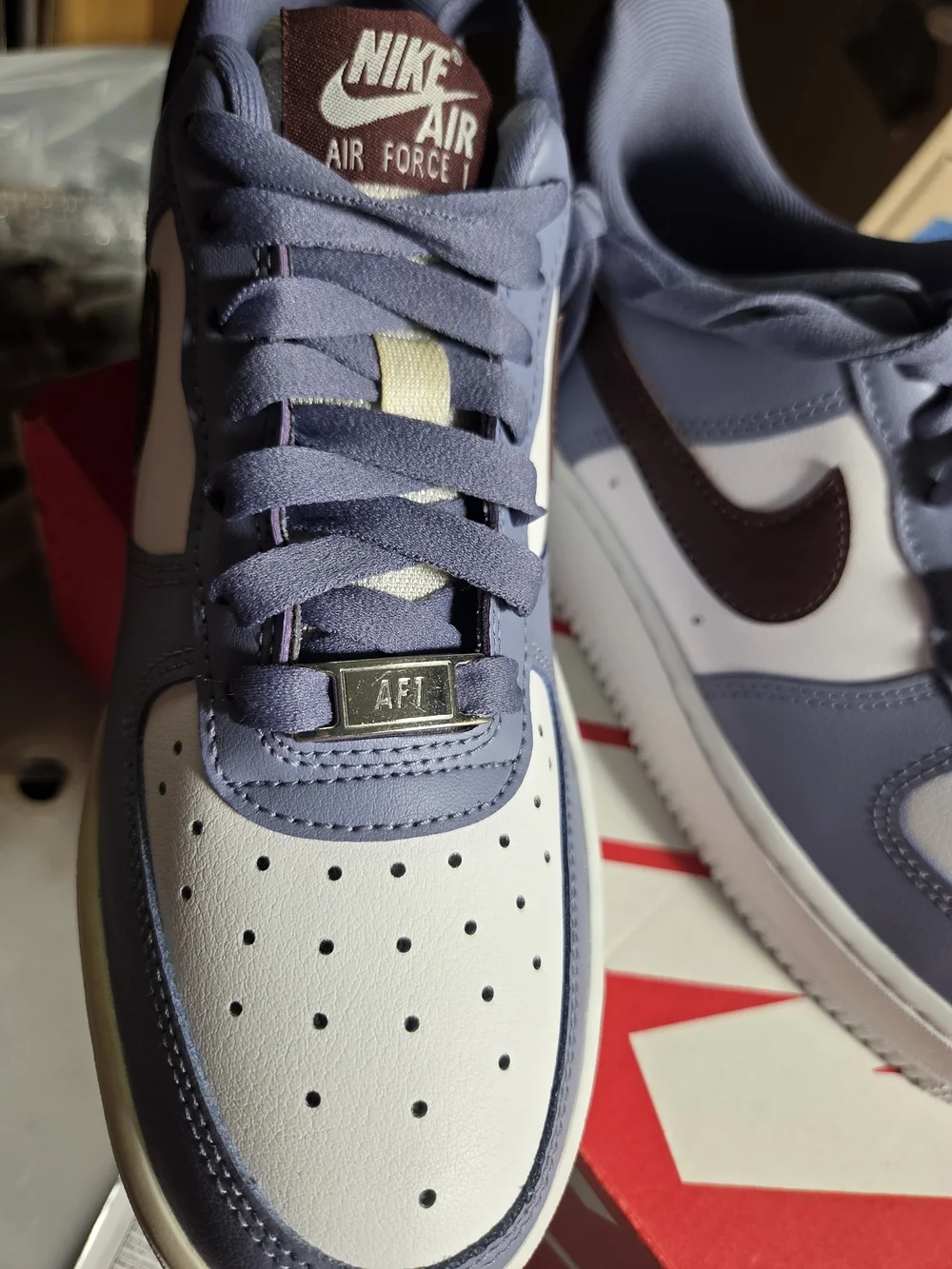 Nike Men’s Low-Top Sneakers — Lavender, White & Maroon Swoosh